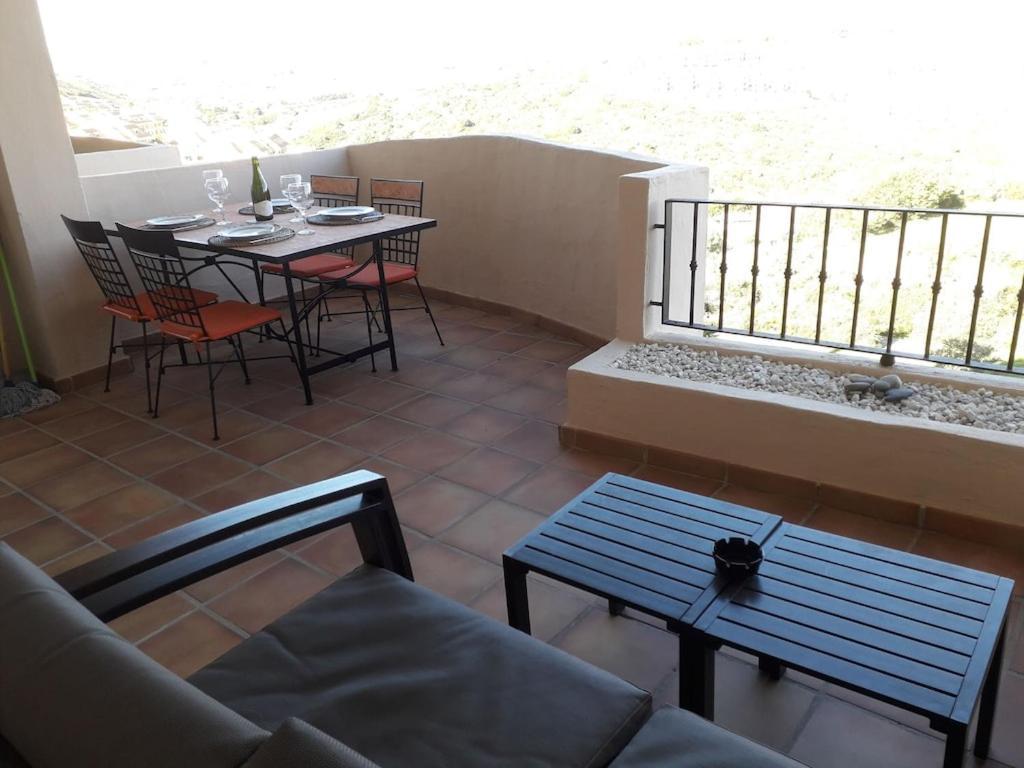 Duquesa Fairways, A Spacious Apartment With Fabulous Views And Facilities Manilva Eksteriør bilde